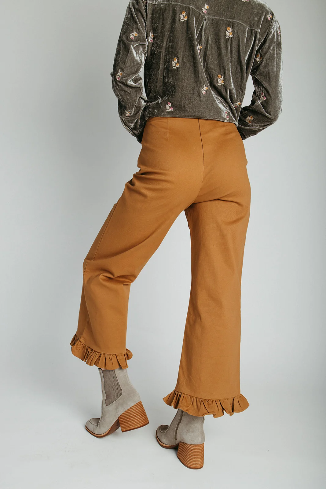 The Layna Ruffle Hem Pant in Mocha - Image 2