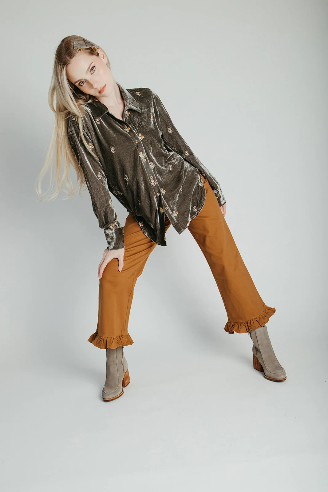 The Layna Ruffle Hem Pant in Mocha - Image 3
