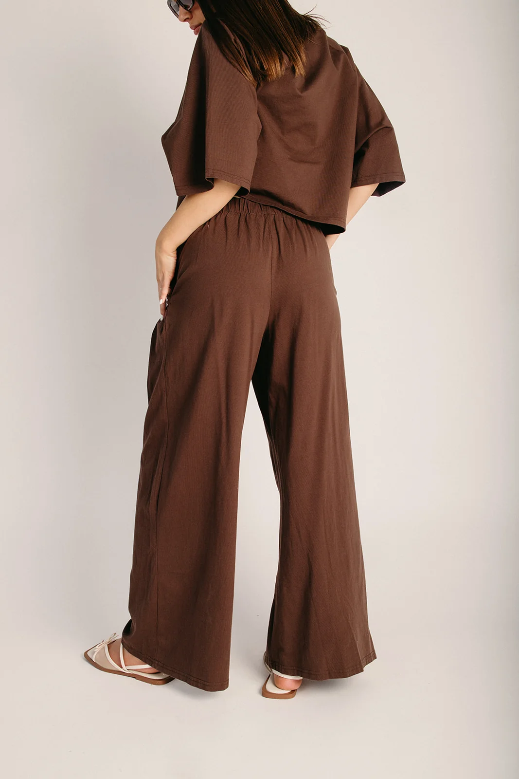The Senyard Pleated Pant in Chocolate - Image 2