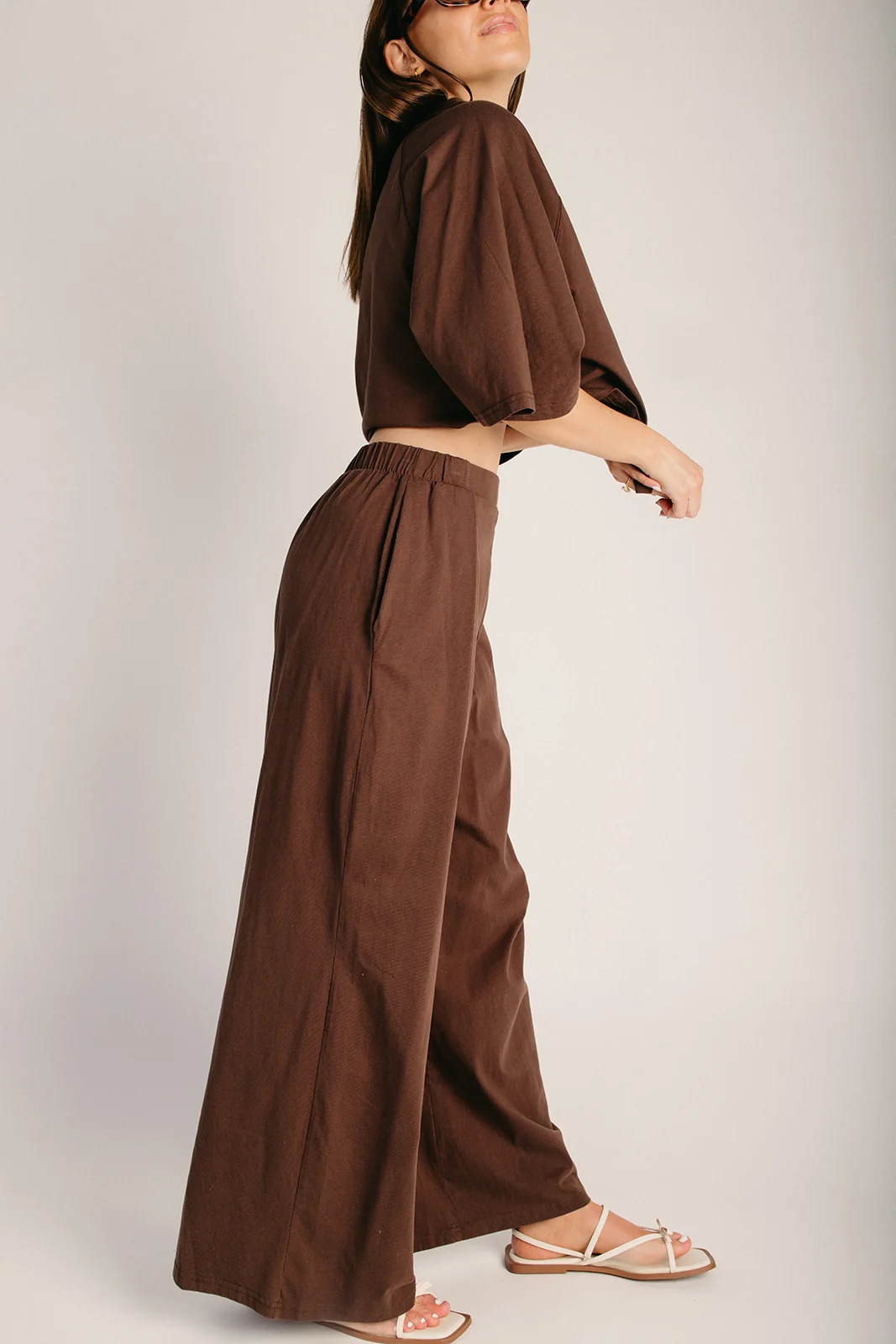The Senyard Pleated Pant in Chocolate - Image 3