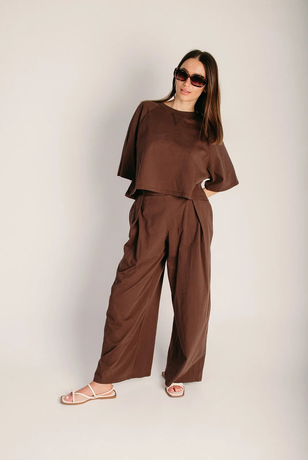The Senyard Pleated Pant in Chocolate - Image 4