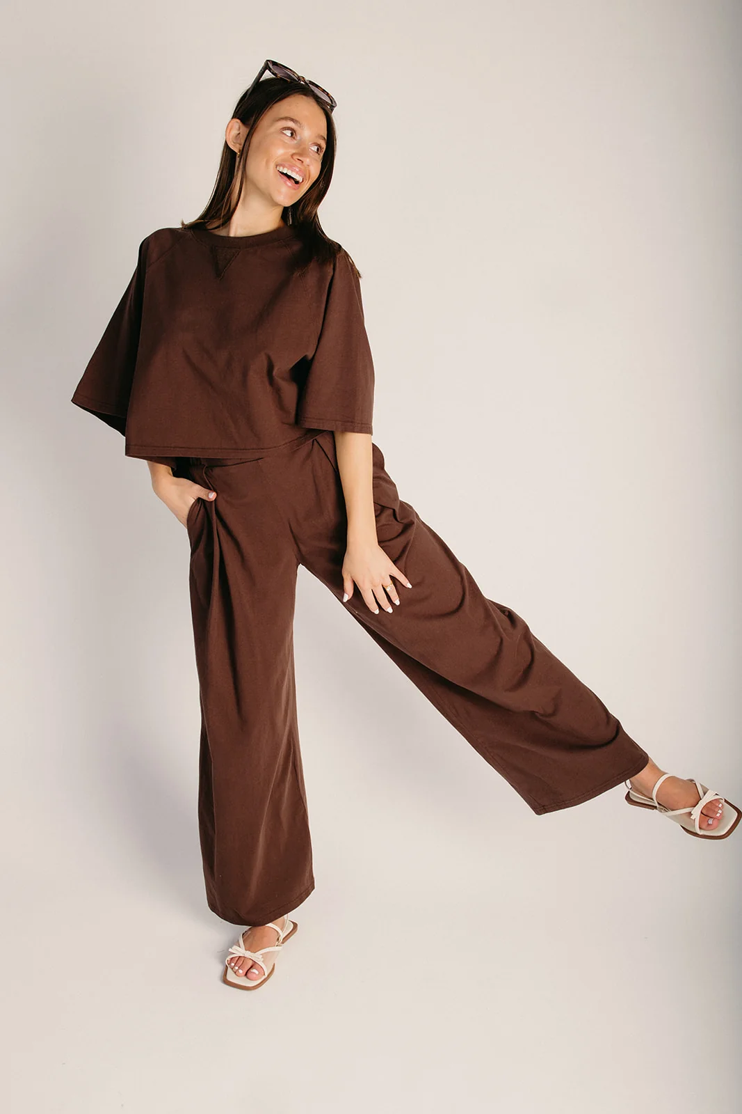 The Senyard Pleated Pant in Chocolate - Image 5