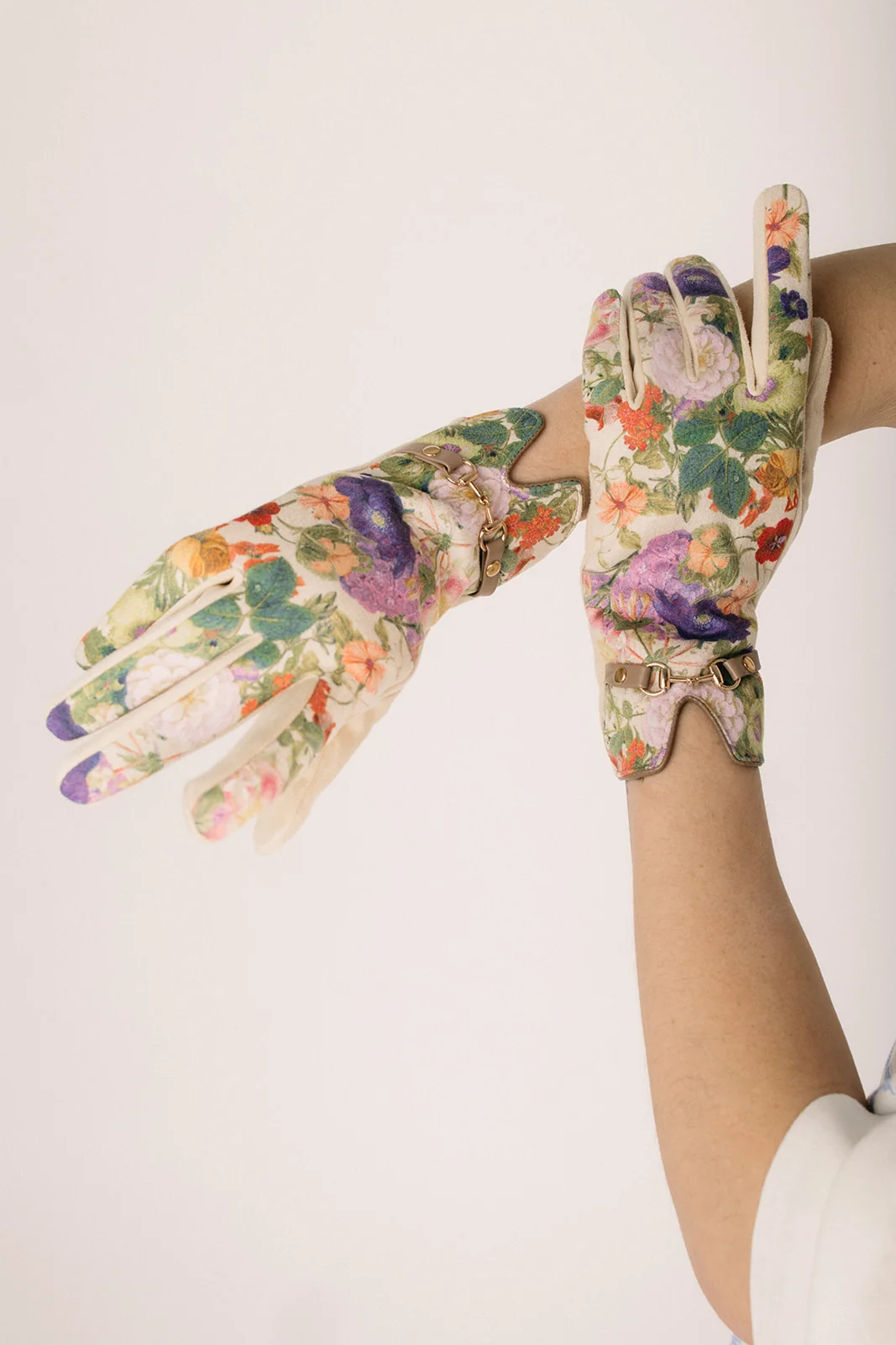 Powder Designs: Kylie Floral Gloves in Cream - Image 2
