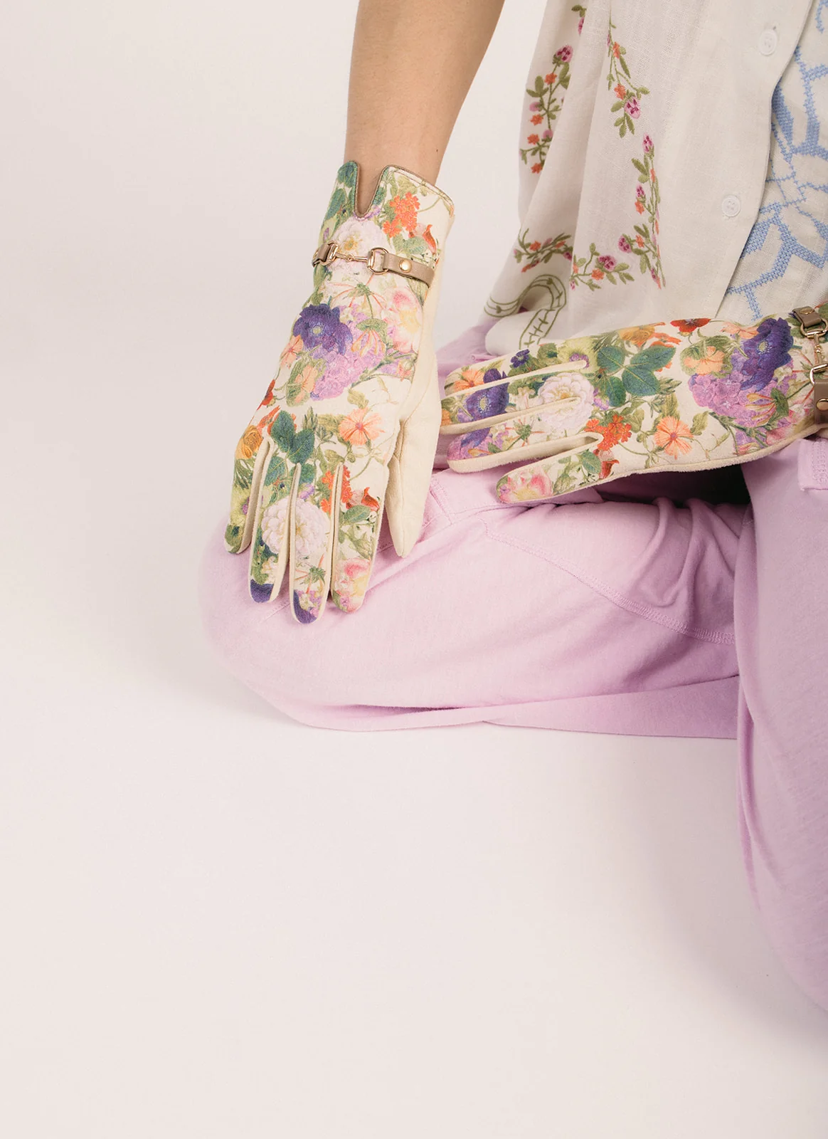 Powder Designs: Kylie Floral Gloves in Cream - Image 3