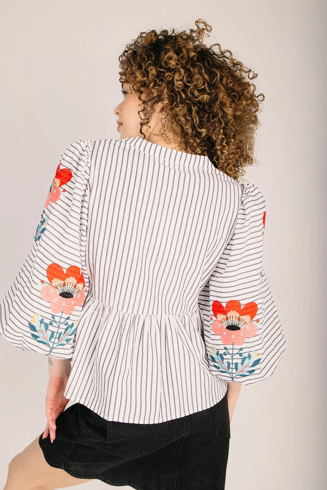 The Albright Floral Embroidered Blouse in Off White - Image 3