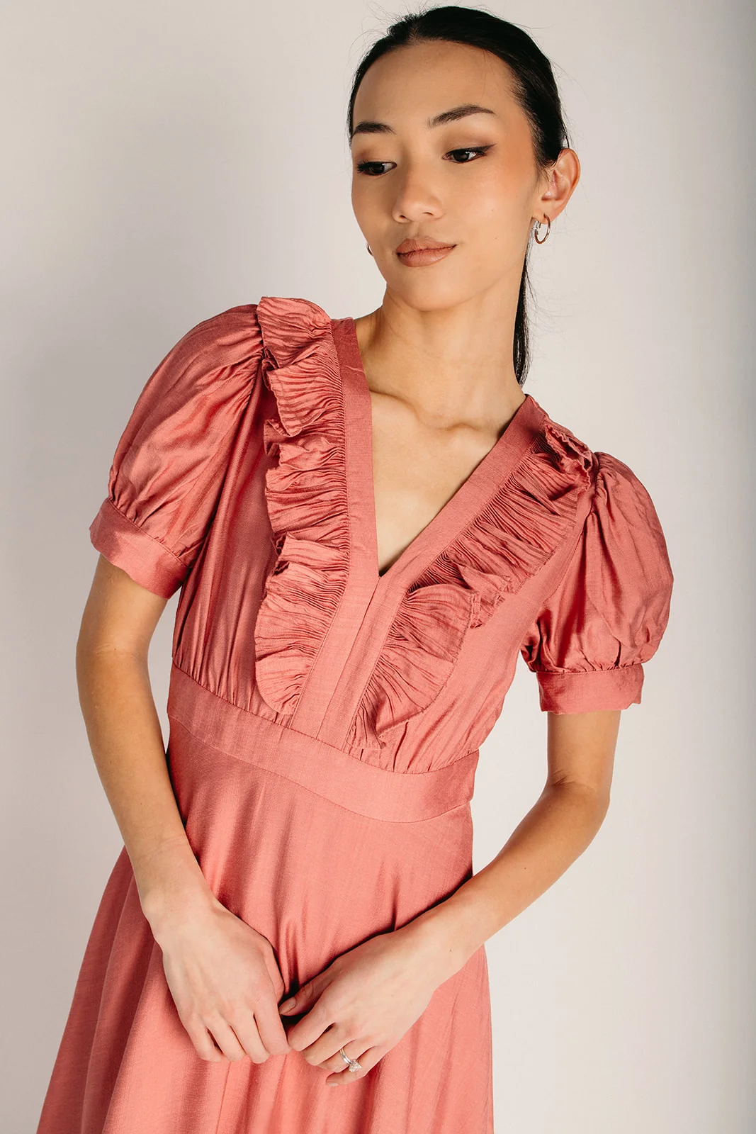The Amanda Tiered Midi Dress in Mauve - Image 3