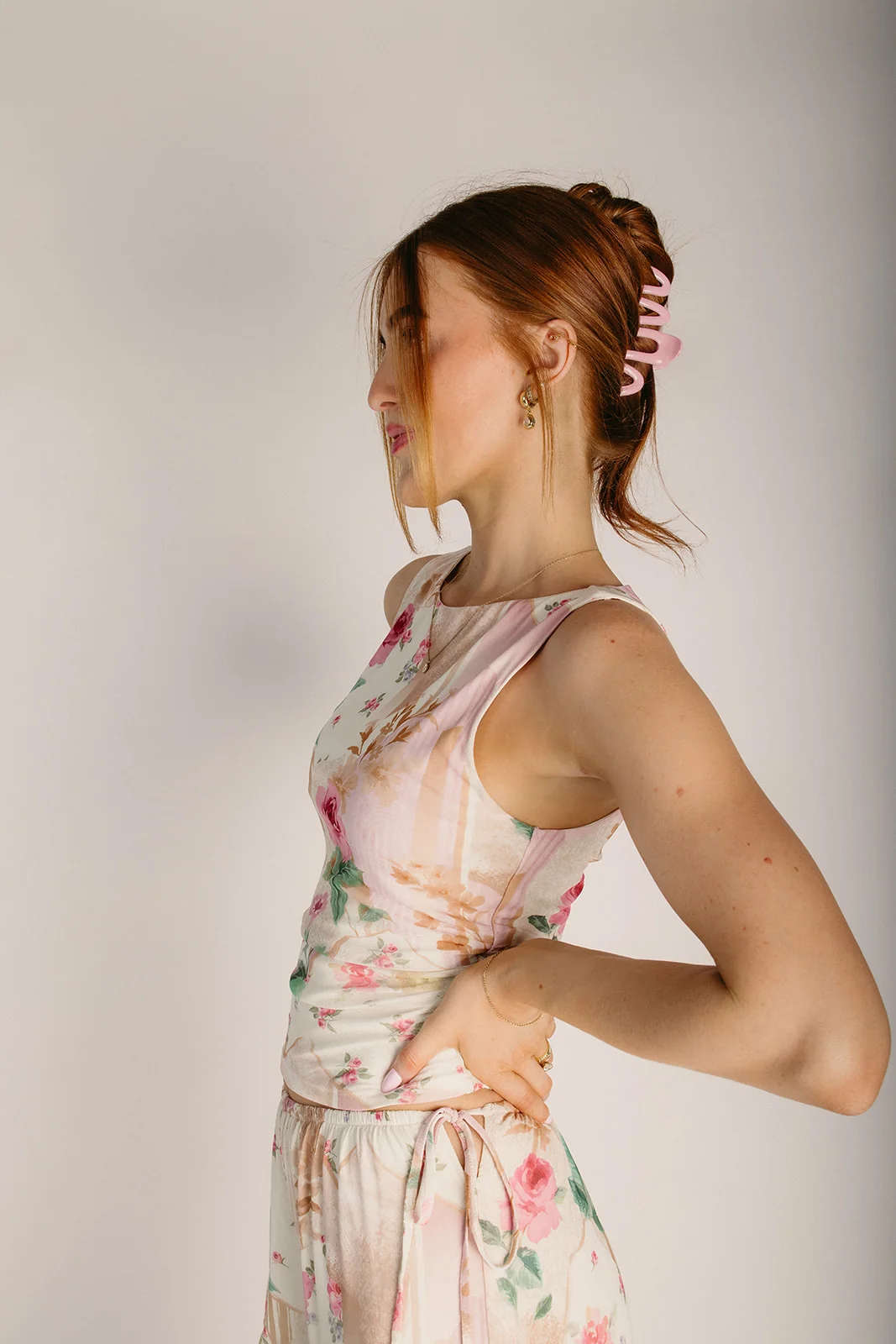 The Arinder Boat Neck Fitted Blouse in Ivory + Rose Pink - Image 4