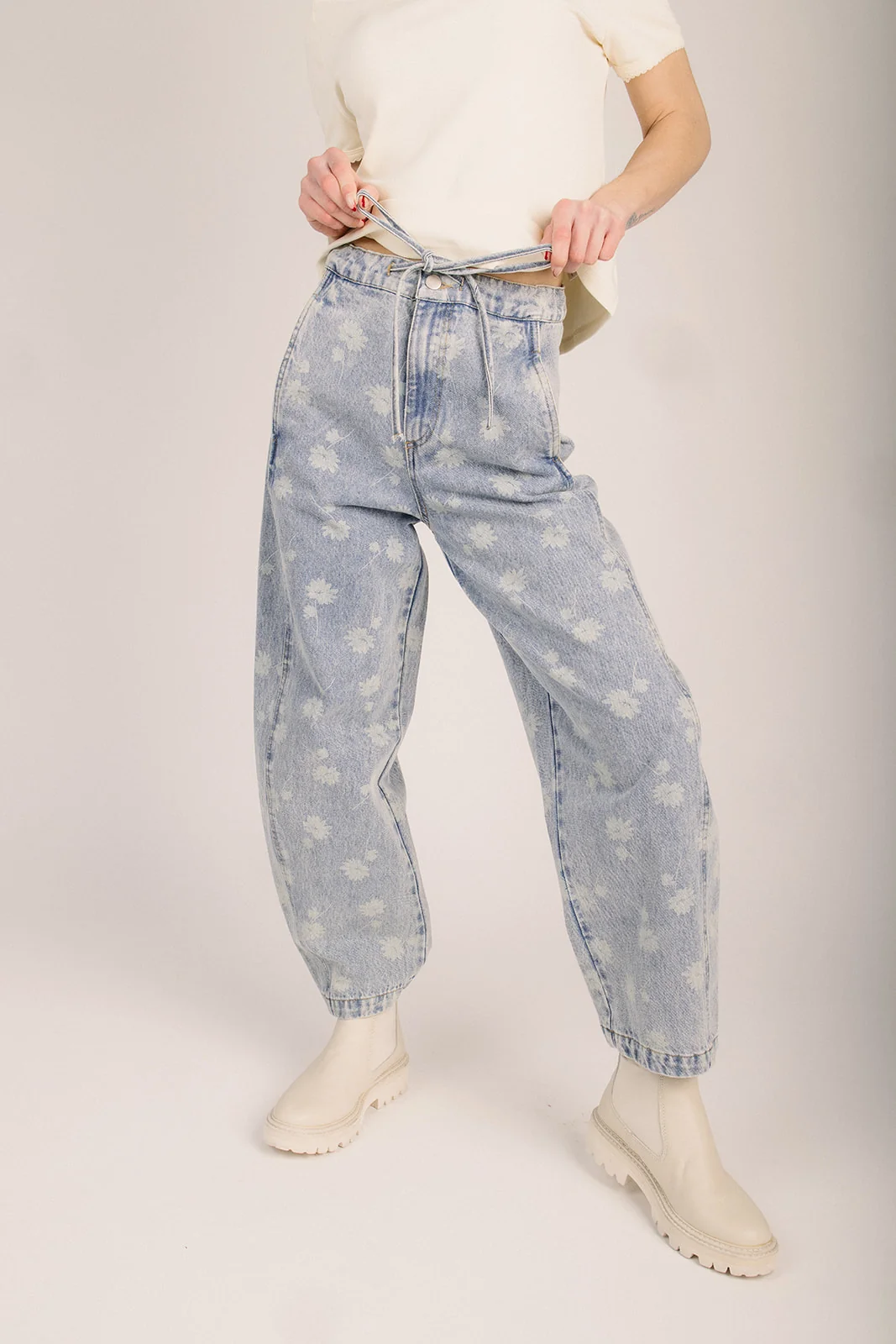The Arington Dandelion Detail Jean in Light Denim