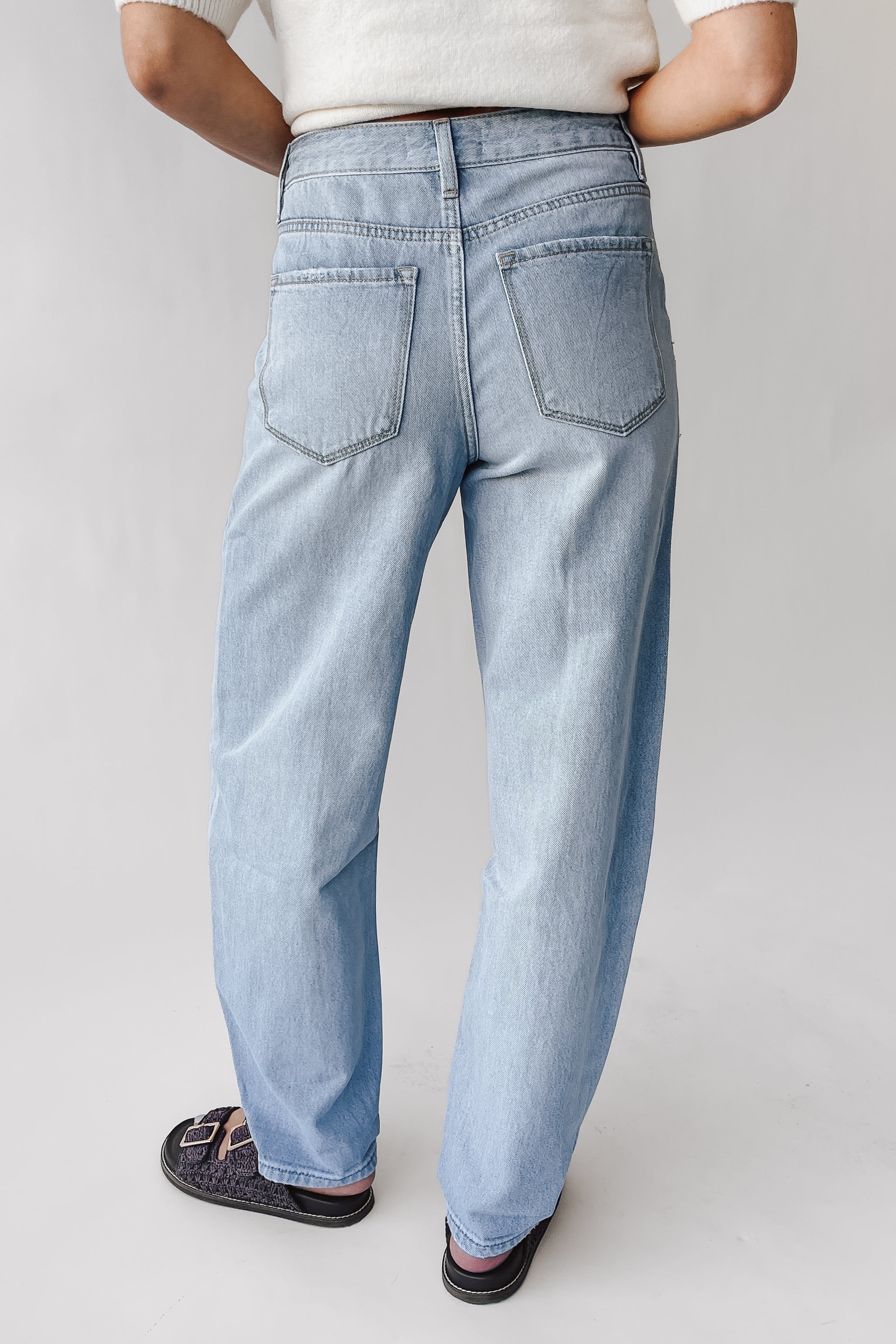 The Bates Pocket Detail Barrel Jean in Light Denim - Image 13