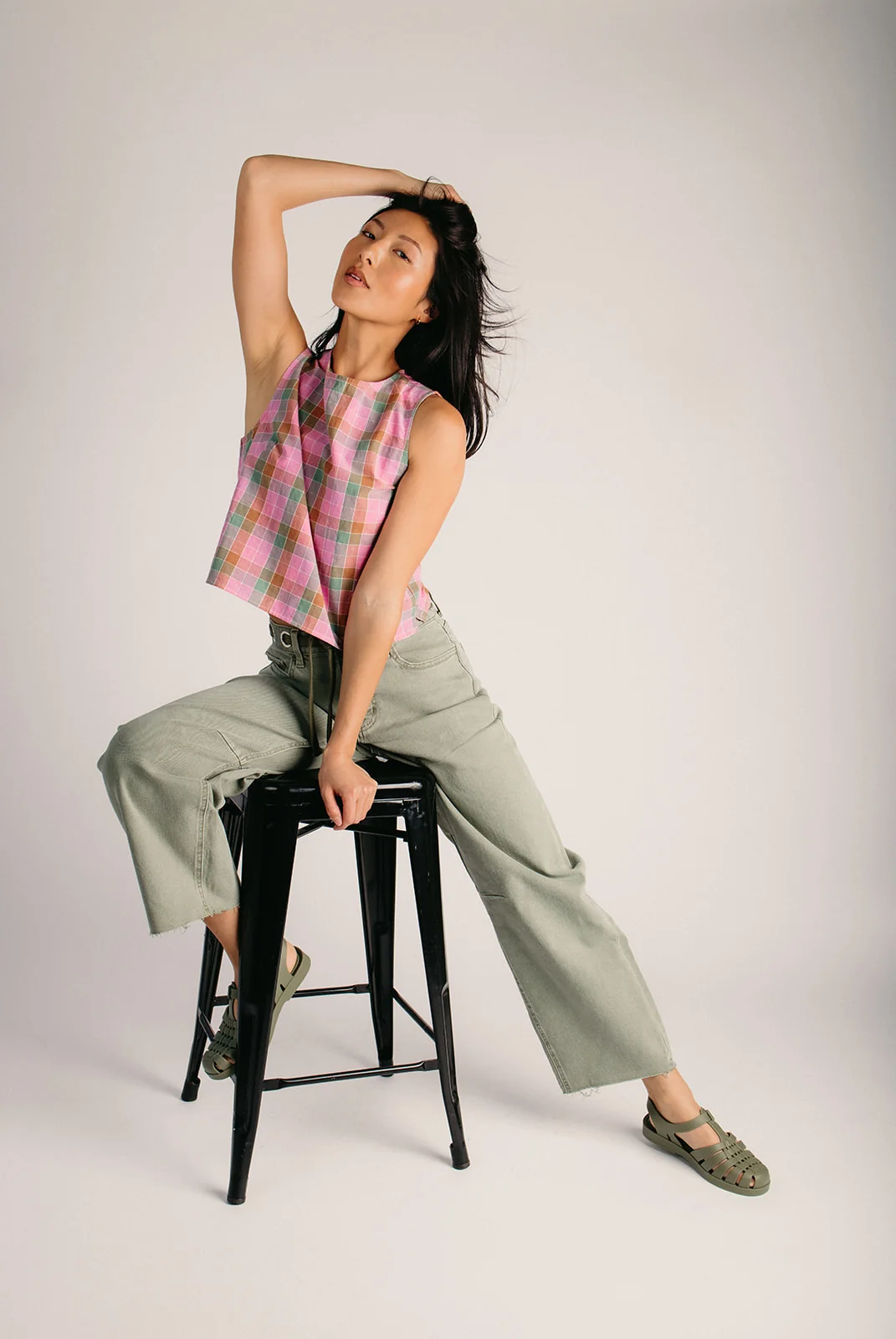 The Fulner Drawstring Barrel Jean in Olive - Image 6