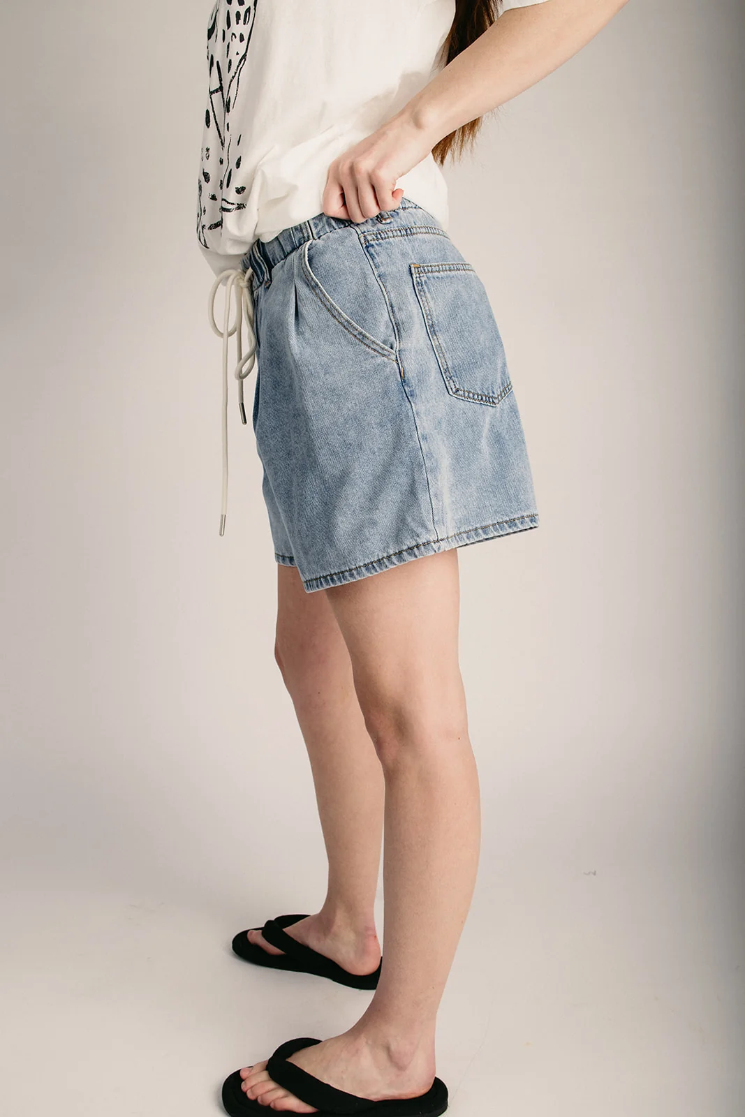 The Georgana Drawstring Denim Short in Light Wash - Image 4