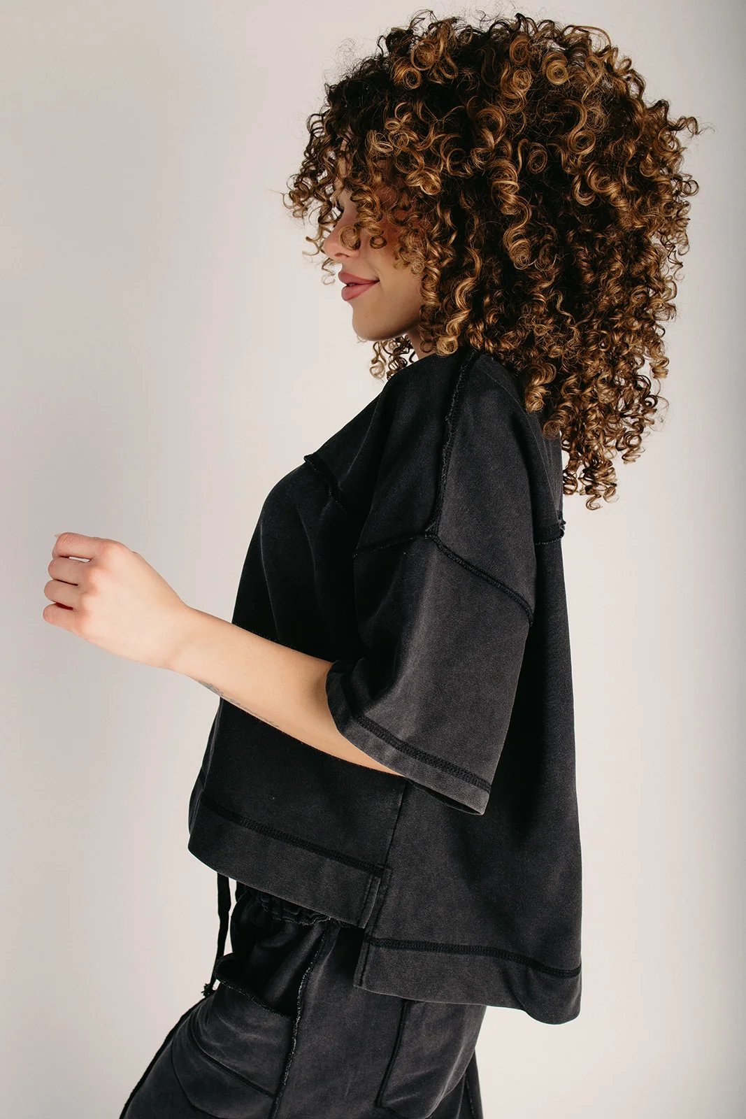 The Hansen Seam Detail Set in Washed Black - Image 7