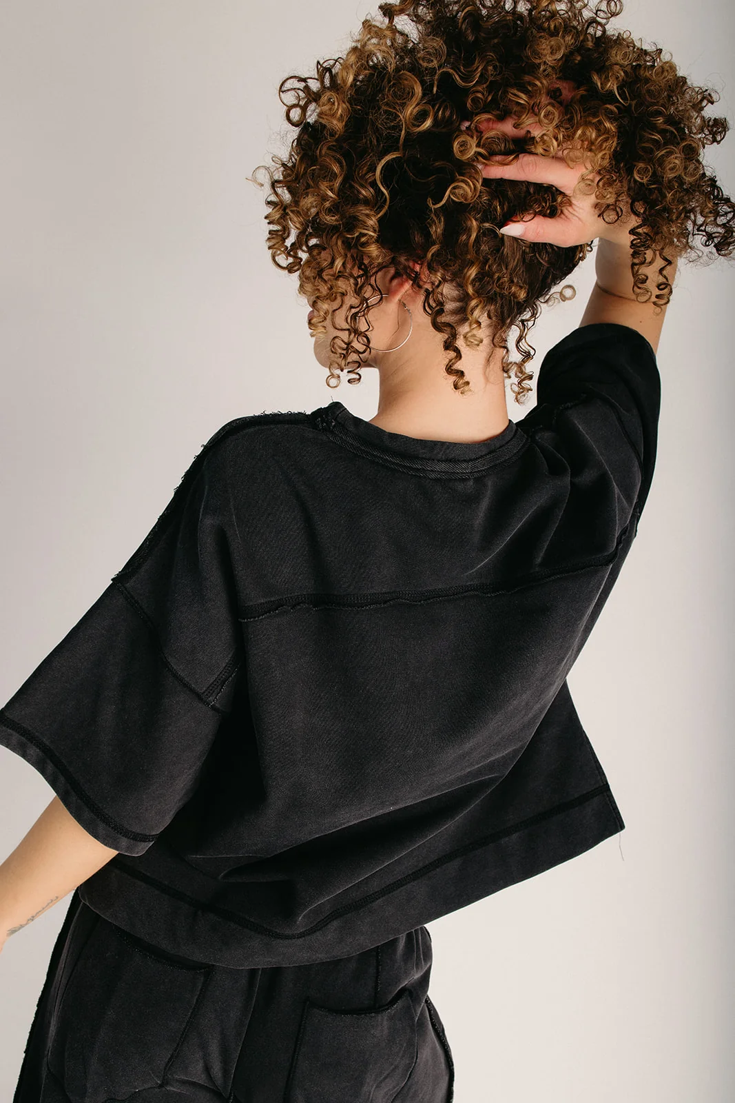 The Hansen Seam Detail Set in Washed Black - Image 8