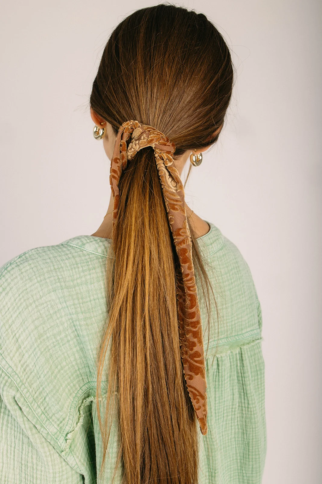The Hendrix Patterned Headband in Gold Velvet - Image 3