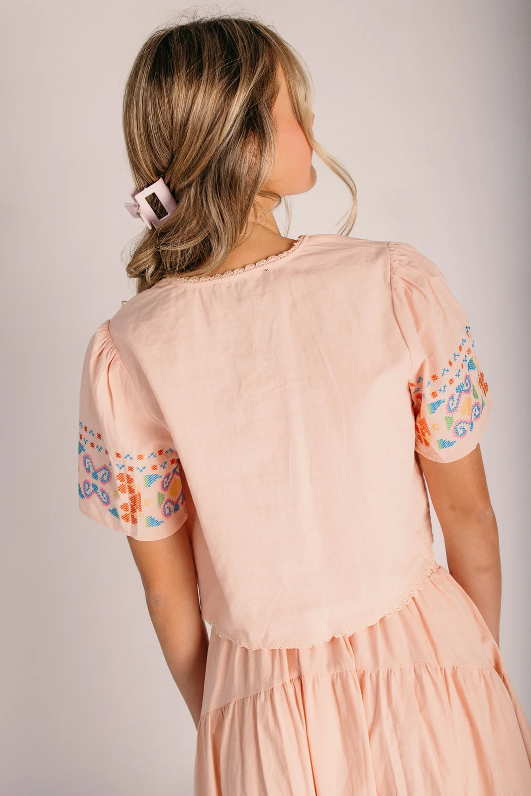 The Hockley Cross-Stitch Embroidered Set in Peach Pink - Image 3
