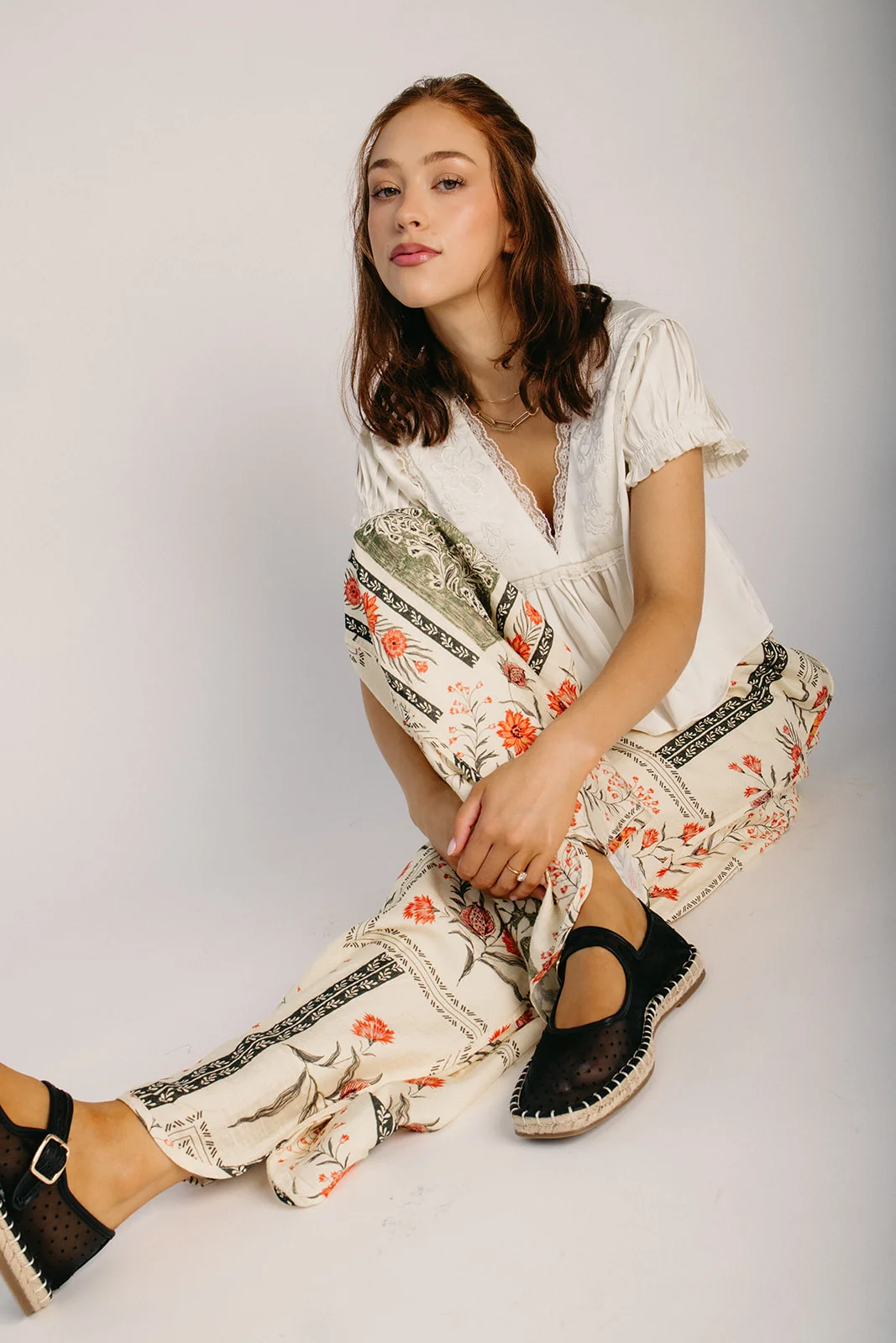 The Lozano Floral Print Flowy Pant in Ecru - Image 5