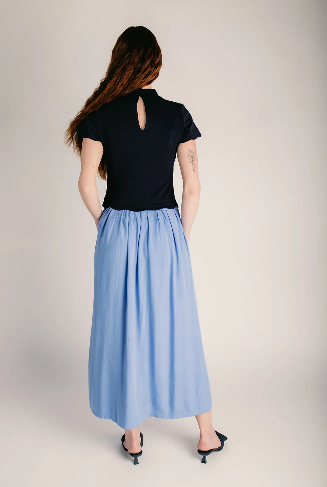 The Marby Scalloped Midi Dress in Navy - Image 3