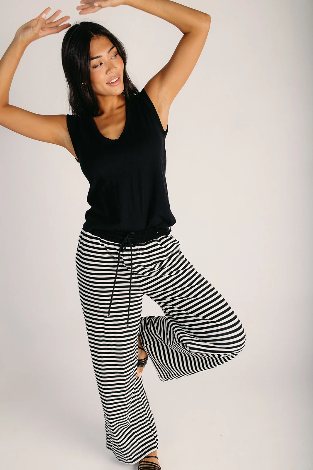 The Orta Scoop Neck Tee in Black - Image 6