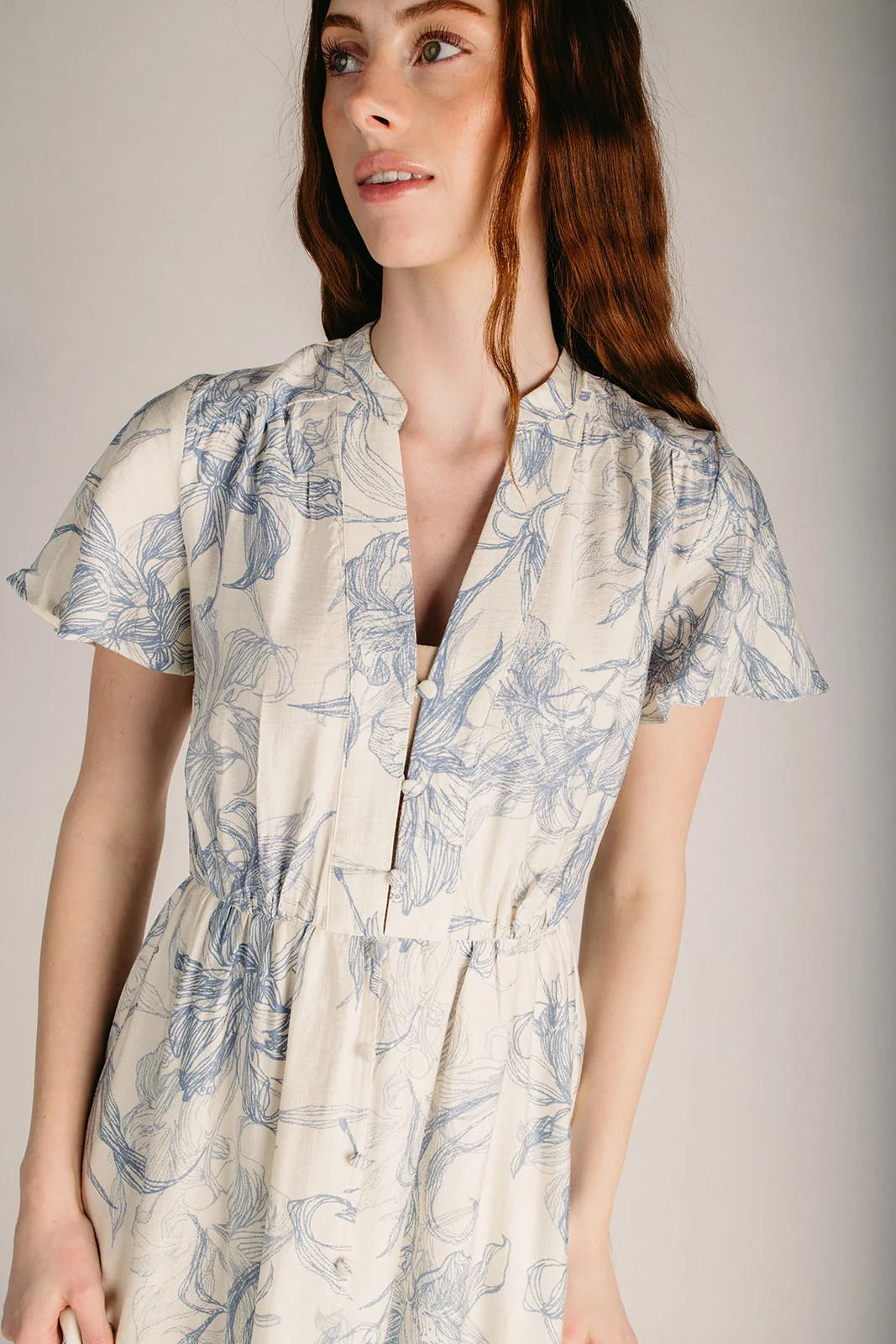 The Sarah Patterned Midi Dress in Cream Blue - Image 4