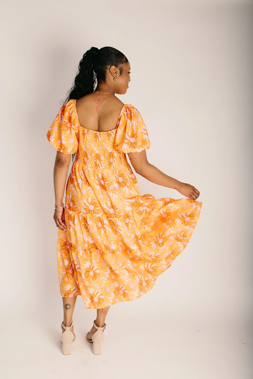 The Skoro Puff Sleeve Midi Dress in Pink Floral - Image 3