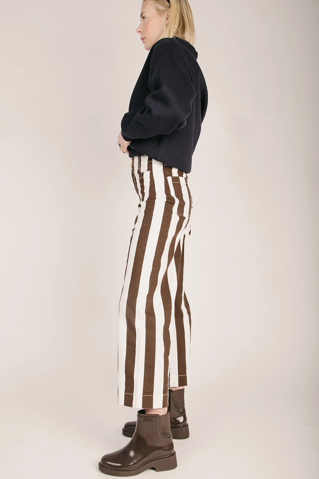 The Stanbury Crop Wide Leg Jean in Earth Brown - Image 3