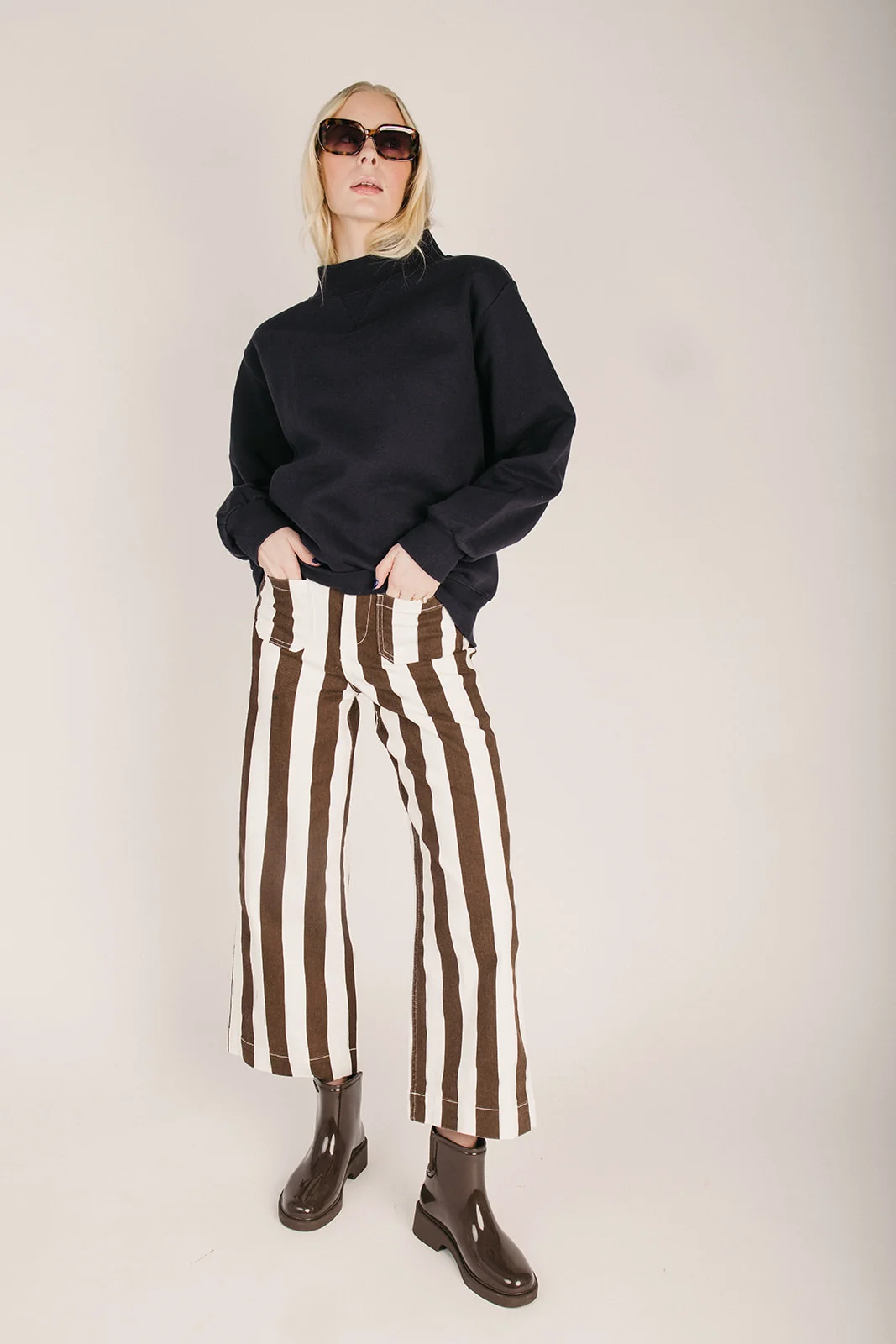 The Stanbury Crop Wide Leg Jean in Earth Brown - Image 4