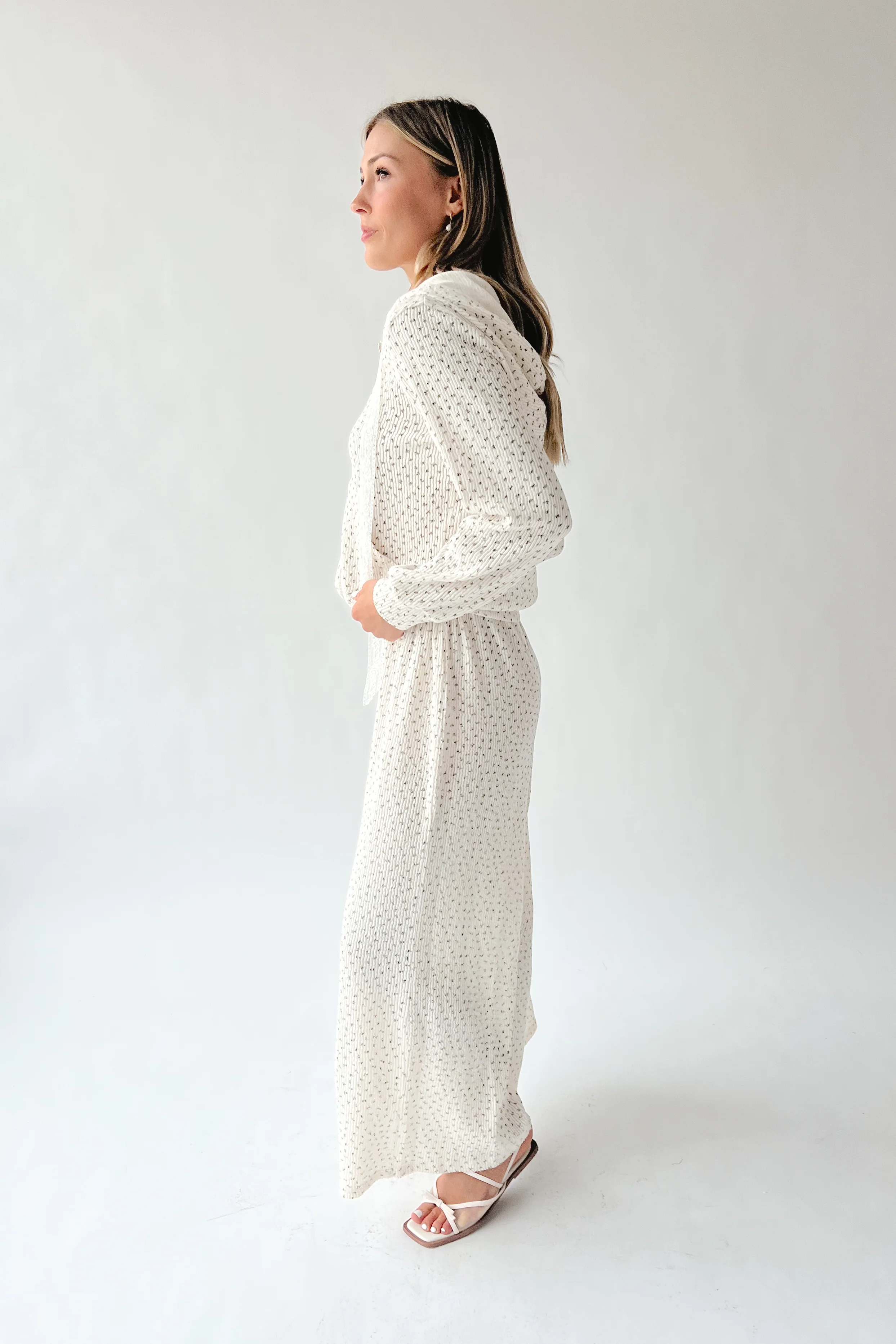 The Trisler Zip-Up Floral Hoodie in Cream - Image 5